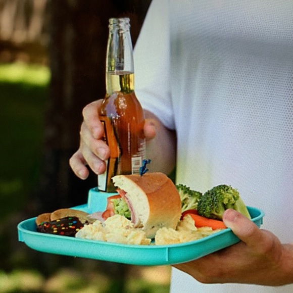 SET OF 6 PLATES AND GLASSES  NEW IN BOX - Picture 13 of 16